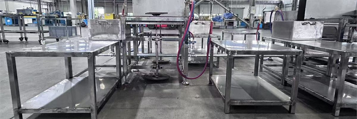 Stainless-steel assembly benches in the Asbico hose workshop